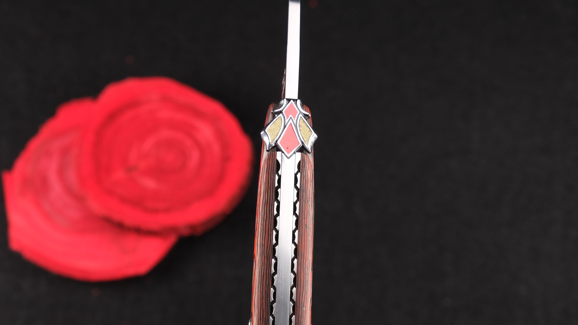 HALBUNIKAT: Laguiole Taschenmesser Mickael Ginisty, Edition JARES 09, Carbonfaser, brosse, guillochierte Biene, plein Taschenmesser - Handmade in France
