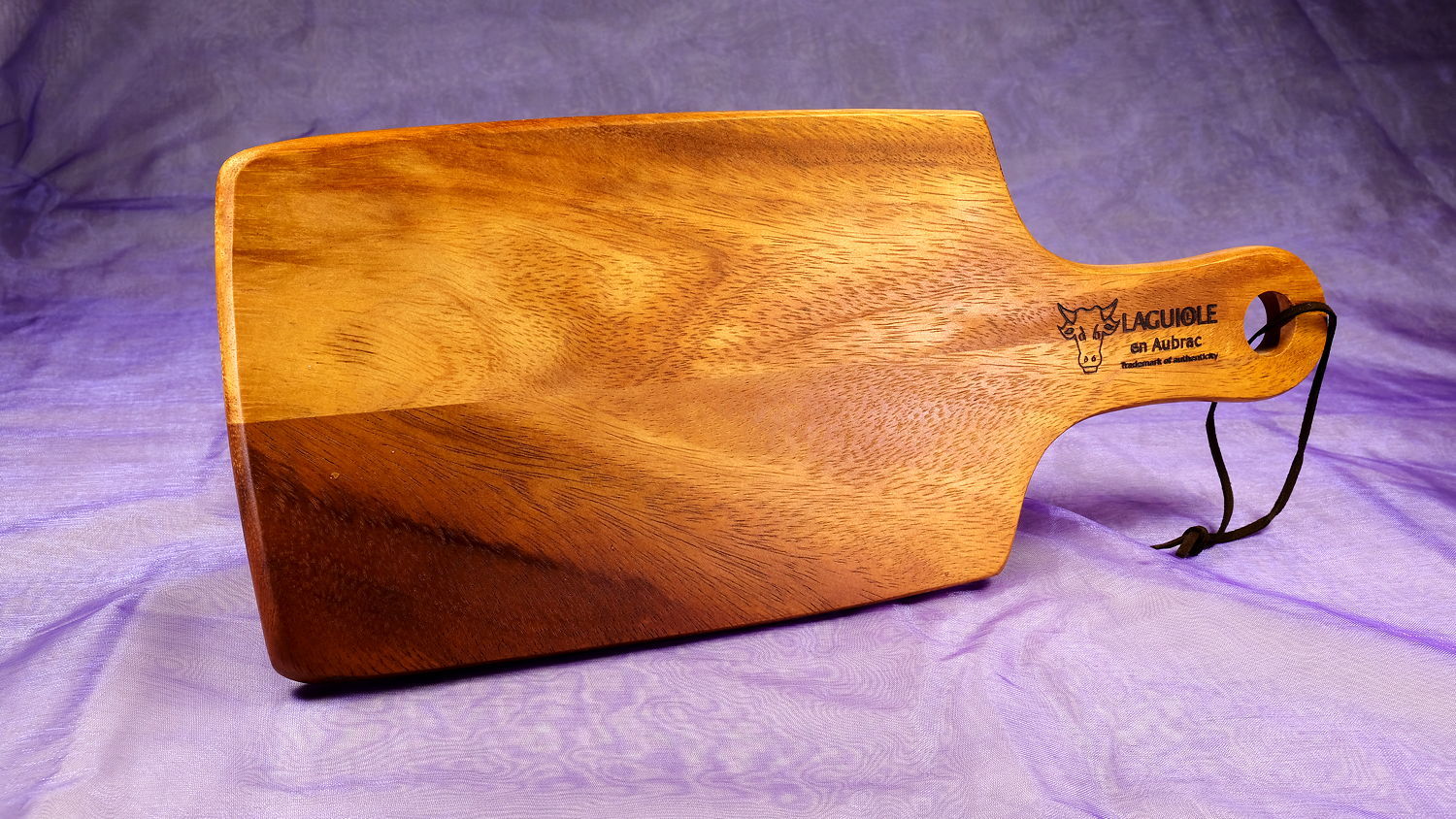 Original laguiole - Holzbrett Laguiole en Aubrac klein, Akazienholz, 14 x 34 x 1,5 cm