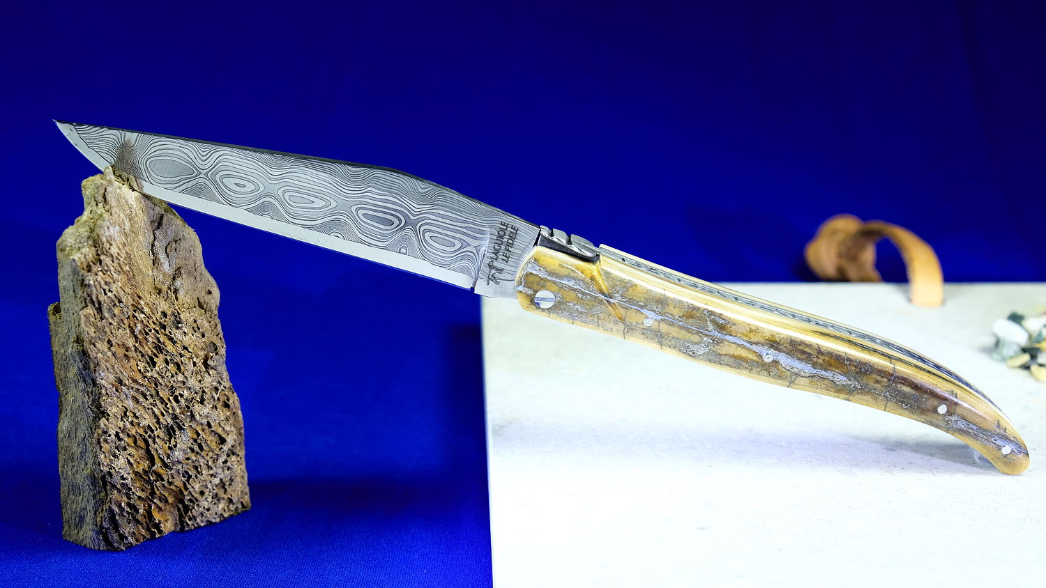 Laguiole Taschenmesser mit Damastklinge