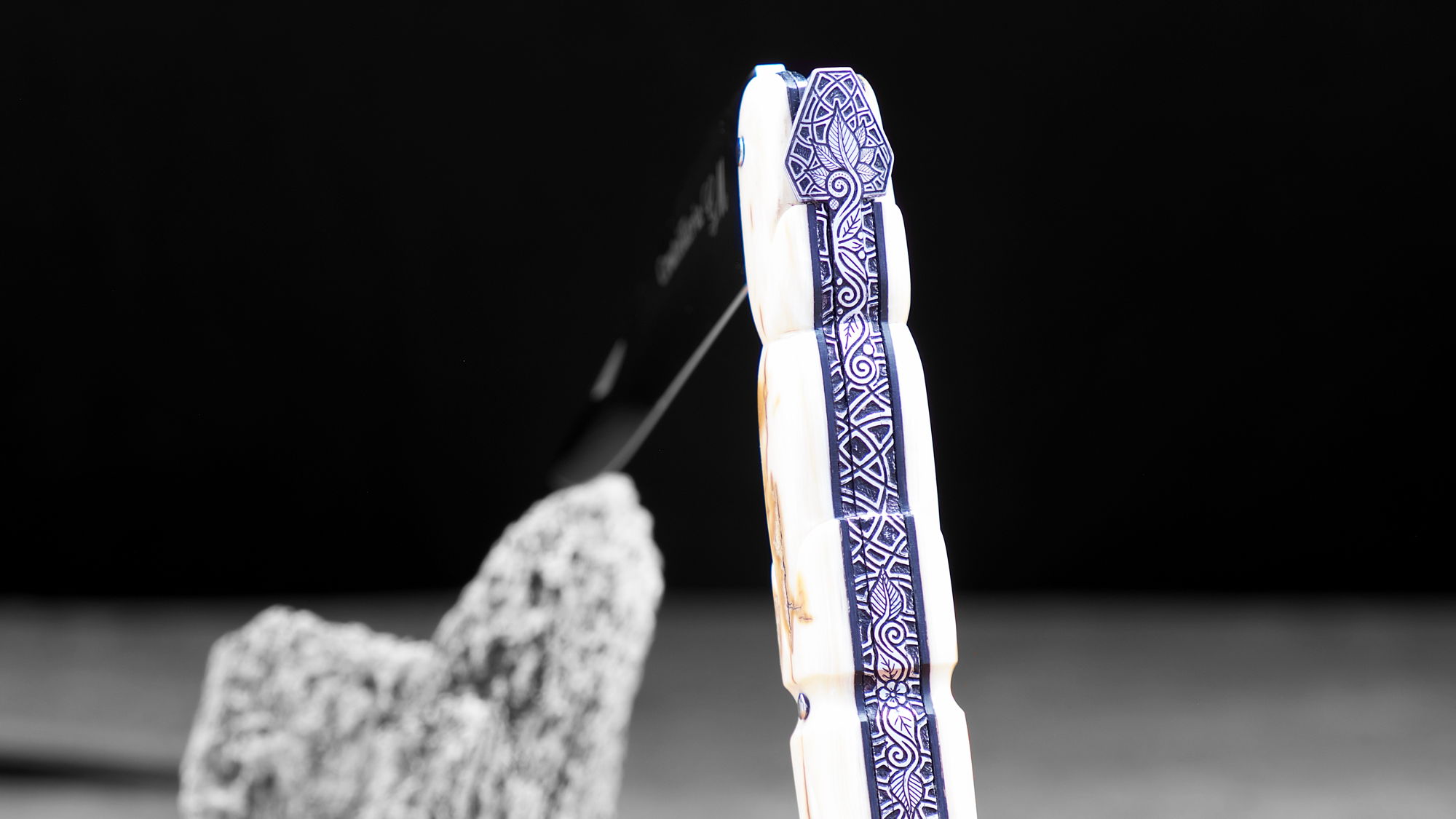 Laguiole Taschenmesser Mickael Ginisty, Edition ORTUS, Mammutstoßzahn/Carbon, brillant