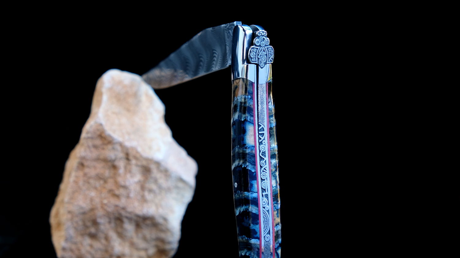 Taschenmesser Laguiole Honore Durand, Damast, Mammutbackenzahn, Uhrwerk II, brillant, guillochierte Biene