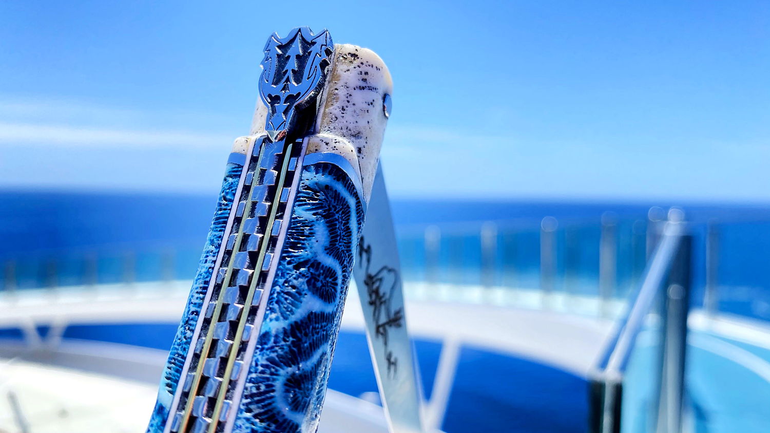Taschenmesser Chevalier Laguiole, Edition POSEIDON, Koralle, brosse, Plein, double Platines Taschenmesser Chevalier Laguiole, Edition POSEIDON, Koralle, brosse, Plein, double Platines