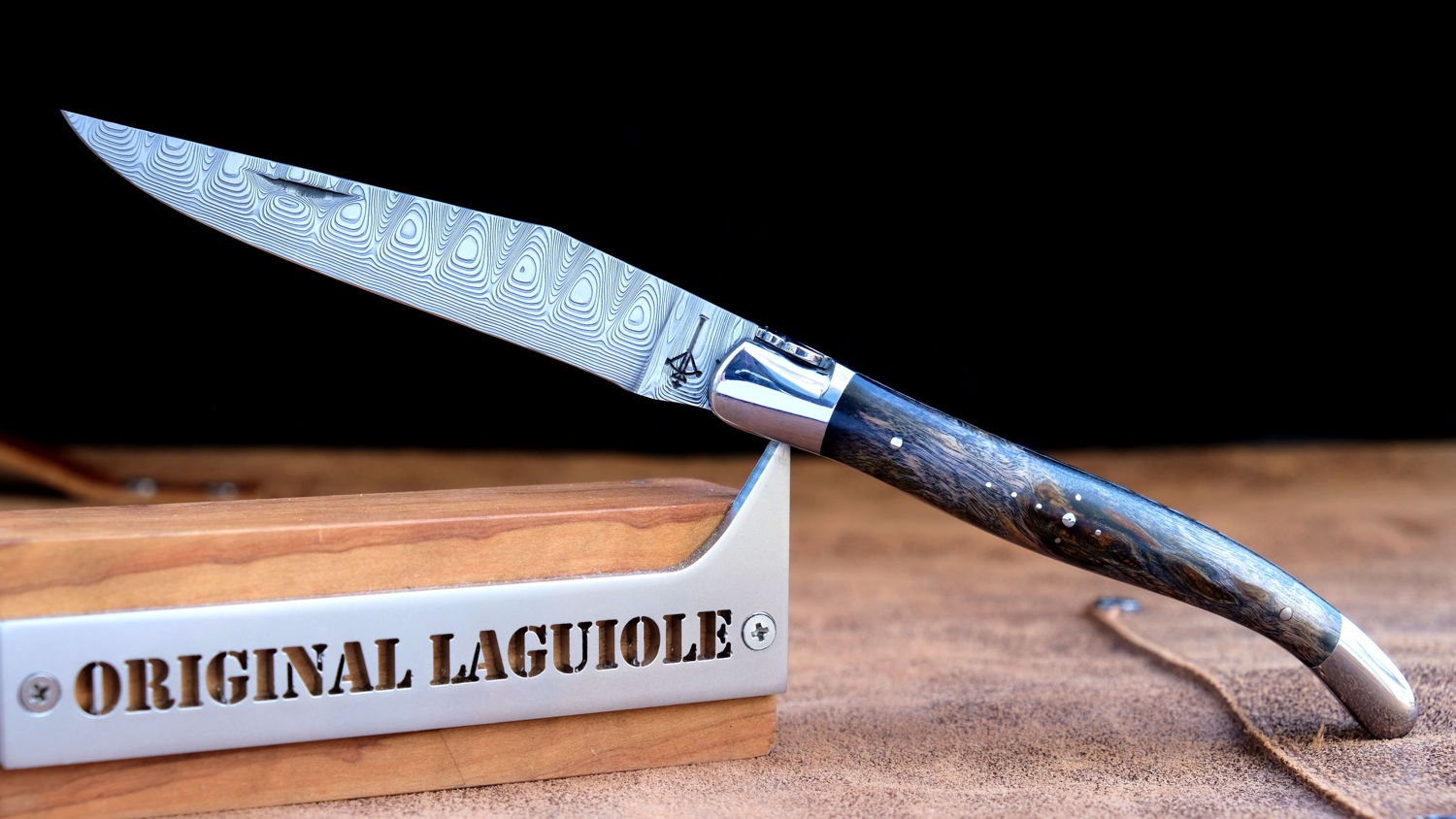 Original laguiole - Taschenmesser Laguiole Arbalete Genes David, guillochierte Biene, Damast, Birkenholz, brosse