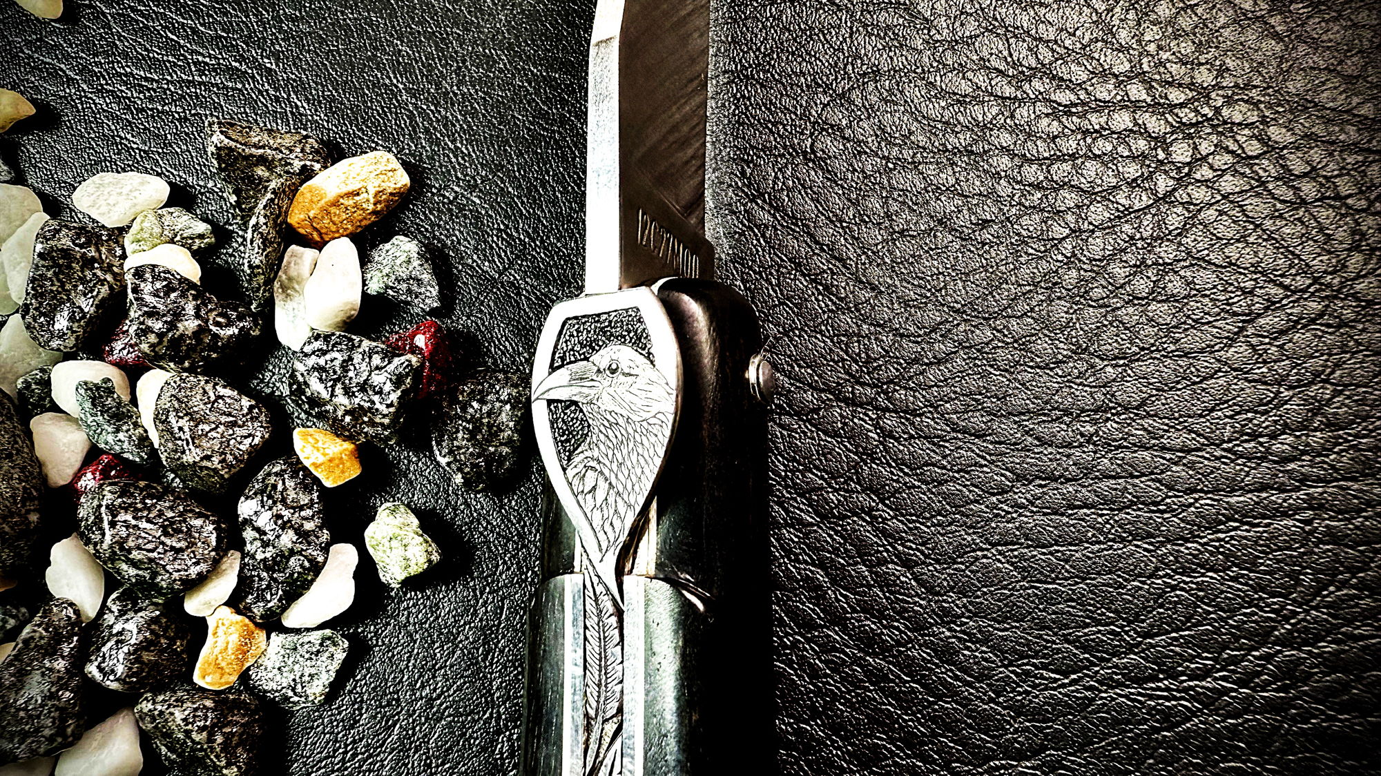 Original laguiole - Taschenmesser Laguiole en Aubrac, Edition AVIS CORVUS Rabe, Ebenholz, guillochierte Biene, Plein