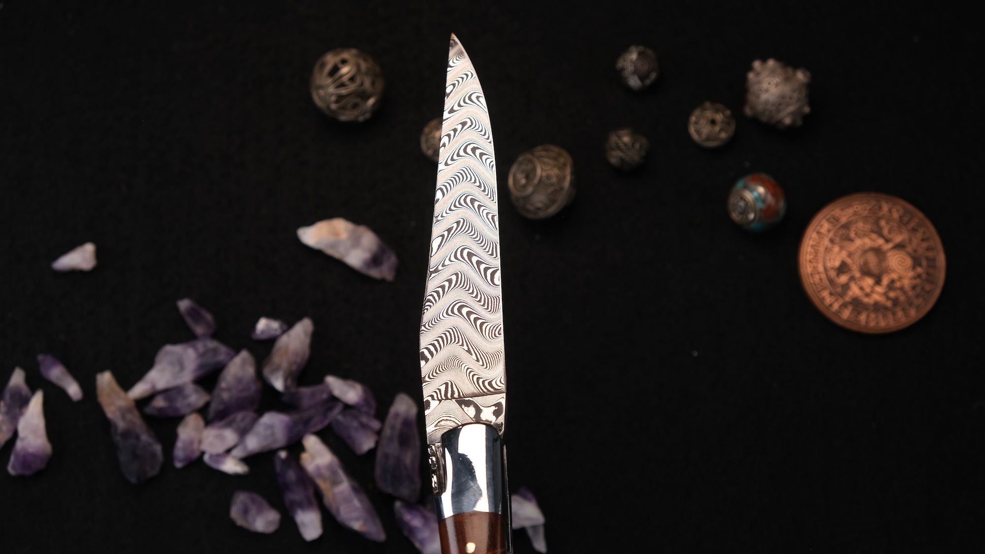 Taschenmesser Laguiole en Aubrac, Wüsteneisenholz, Damast, guillochierte Biene, brosse