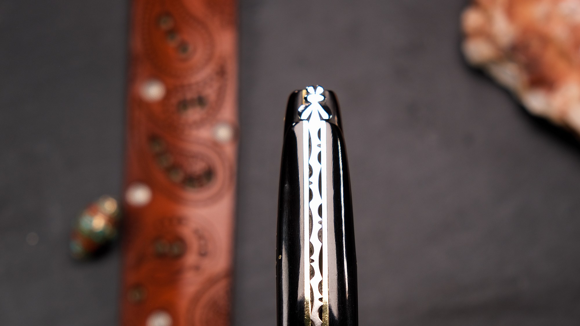 UNIKAT: Taschenmesser Laguiole du Barry, Edition BARRYLOS 49, 11 cm, Büffelhorn, brillant, guillochierte Platine Taschenmesser - Handmade in France