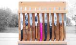 Ausstellungsträger BRANGO für bis zu 10 Laguiole-Taschenmesser, Wandanbringung Ansicht 1