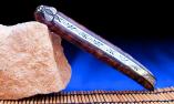 Halb-UNIKAT: Taschenmesser Laguiole David Dauvillaire, Edition OUVERTURE 03, Birke, guillochierte Biene, brosse, Plein Ansicht 1