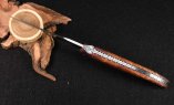 HALBUNIKAT: Laguiole Taschenmesser Mickael Ginisty, Edition JARES 10, Amboina, brosse, guillochierte Biene, plein Ansicht 2