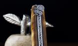 Laguiole-Taschenmesser Jean-Michel Cayron, Edition FRELON, Pappelholz, guillochierte Biene, Plein, brosse Ansicht 1