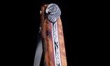 Laguiole-Taschenmesser Jean-Michel Cayron, Edition WHITE EAGLE, Pappelholz, guillochierte Biene Ansicht 1