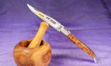 Taschenmesser Laguiole Le Fidele CISELE Thujaholz, guillochierte Biene, brosse Ansicht 1