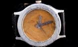 Space Watch 04, Luxus Armbanduhr mit Metall-Meteoriten als Zifferblatt und Gehäuse Ansicht 1
