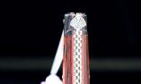 Taschenmesser Chevalier Laguiole, Edition APHRODITE, Ebenholz/Rosenholz, brosse, Plein, double Platines Ansicht 1