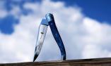 Taschenmesser Laguiole Chevalier, Edition Perceval, blauer Giraffenknochen, double platines, brillant Ansicht 1