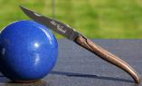 Taschenmesser Laguiole du Barry, Nussbaumholz, Plein, guillochierte Biene Ansicht 1