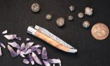 Taschenmesser Laguiole en Aubrac, Teakholz, Damast, guillochierte Biene, brosse Ansicht 5