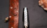UNIKAT: Taschenmesser Laguiole du Barry, Edition BARRYLOS 49, 11 cm, Büffelhorn, brillant, guillochierte Platine Ansicht 1