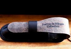 Justine de Merges Collection: Exklusive 2-farbige Lederscheide CORGES, senkrecht tragbar, Lederetui, Kamelleder - Kamelknochen Taschenmesser - Handmade in France