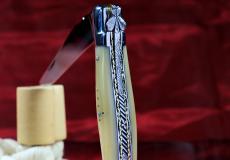 Laguiole Taschenmeser Philipe Voissiere, Edition LE LINES, Horn blond, double platines, brillant