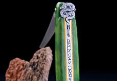Laguiole-Taschenmesser Jean-Michel Cayron, Edition DRACHE, grüne Buche, guillochierte Biene - Tannenzapfen Taschenmesser - Handmade in France