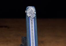 Laguiole-Taschenmesser Jean-Michel Cayron, Edition LEDA, Carbon blau, guillochierte Biene, Plein, brosse