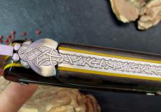 HALBUNIKAT: Laguiole Taschenmesser Mickael Ginisty, Edition JARES 07, Ebenholz, brosse, guillochierte Biene