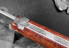 HALBUNIKAT: Laguiole Taschenmesser Mickael Ginisty, Edition ORTUS 03, Amboinaholz, brosse, guillochierte Biene