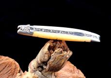 Taschenmesser Laguiole en Aubrac, Edition BRONS 02, Kamelknochen, Damast, guillochierte Biene, brosse Taschenmesser - Handmade in France