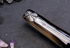 Taschenmesser Laguiole Philippe Voissière, Edition AILE DE PIGEON, Horn blond, guillochierte Biene, brosse, plein