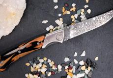 UNIKAT: Jagdmesser Claude Dozorme, Edition MORLOS 31, Hybridholz, Damast, brosse