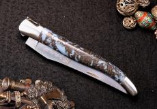 UNIKAT: Laguiole-Taschenmesser Ty Coutelier, Edition AKALO 04, Kuhdung blau, guillochierte Biene, brosse